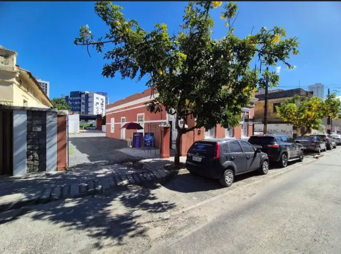 Imóvel para venda possui 1008 metros quadrados com 4 quartos em Graças - Recife - PE