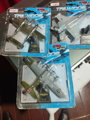 Brinquedo avião Maisto na caixa valor unitário produto novo