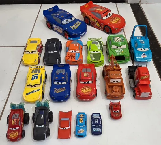Lote de brinquedos Disney Pixar