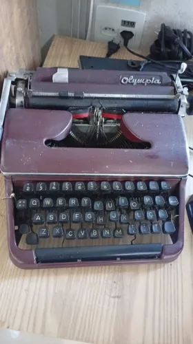 Máquina de escrever Olympia