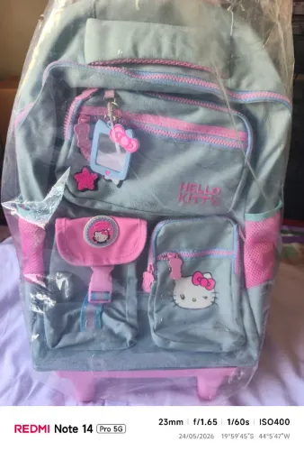 Mochila de rodinha hello Kitty feminina.