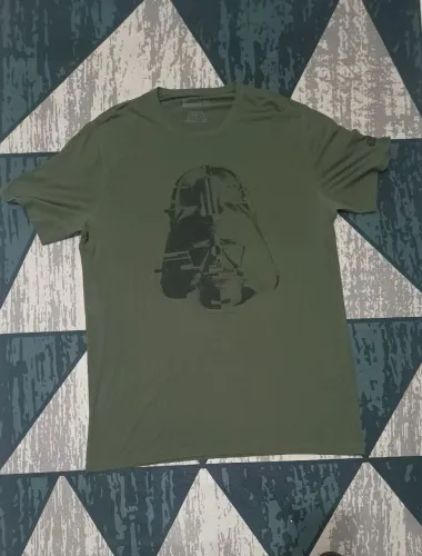 Camiseta Under Armour Shirt Darth Vader Tamanho GG<br>Edição Star Wars <br>Tamanho GG <br>R$ 60,00