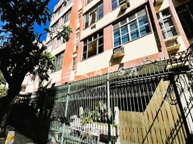EXCELENTE APARTAMENTO DE 1 QUARTO E 71M², REFORMADO E SEMI MOBILIADO, EM LOCALIZAÇÃO PRIVI