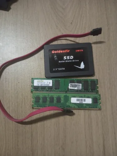Ssds 120GB+ 2 memórias ram de 2GB cada