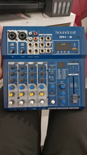 Mesa de Som Soundcraft mi-6