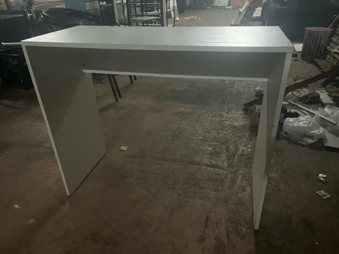 Escrivaninha ou mesa para estudo valor de 2 unidades