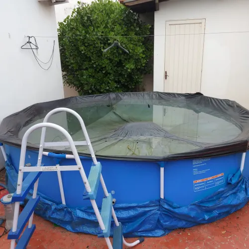 Piscina 7 mil litros, com escadinha ,,,filtro ,capa protetora e tapete pra colocar embai