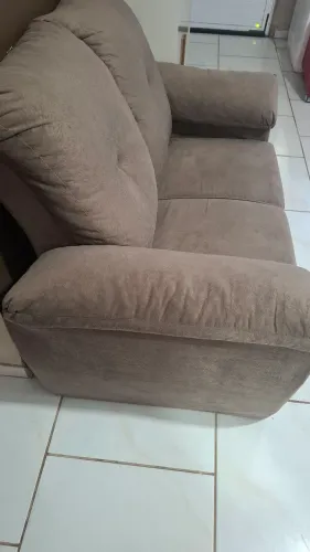 vendo sofá dois e três lugares em ótimo estado de uso. valor 300 reais o conjunto 