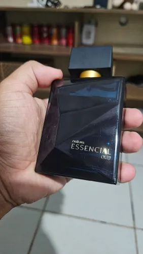Perfume Natura Essencial Oud, com caixa e nota fiscal.