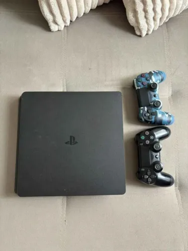 Playstation 4 slim