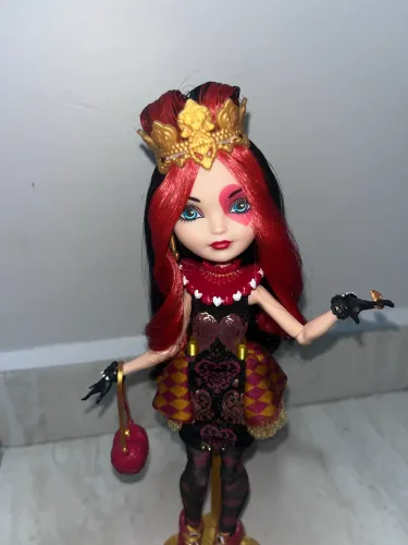 Boneca ever after high lizzie hearts