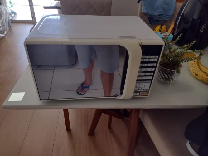 Microondas Midea em ótimo Estado, funcionando perfeitamente 