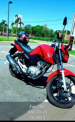 Moto Fan 160 vermelha