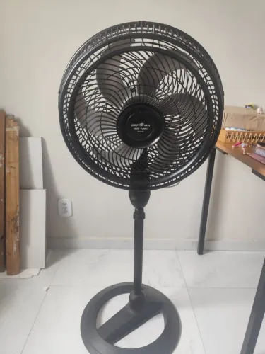 Ventilador de pé Britânia