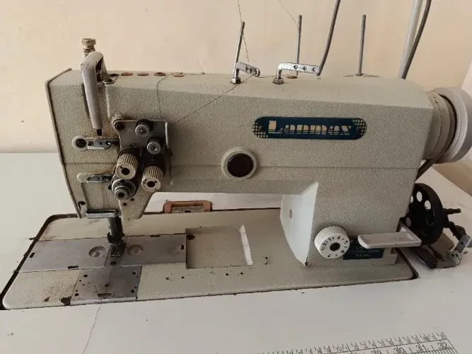Máquina industrial pespontadeira