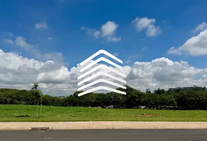 Lote no Fazenda da Grama em ótima localização