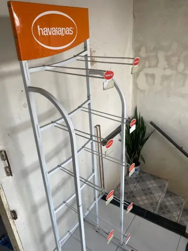 Expositor encartelados chinelo sandálias etc 10ganchos 