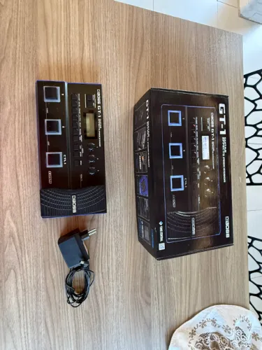 Pedaleira BOSS GT-1 Multi Efeito para Guitarra
