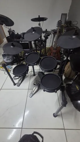 Bateria eletrônica alesis nitron mesh