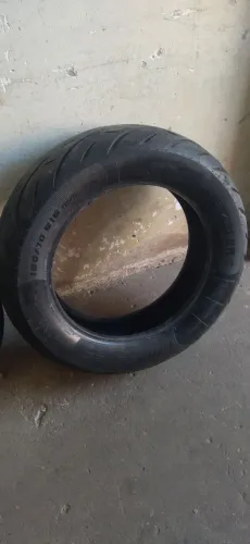 Pneus metzeler dianteiro / traseiro.
