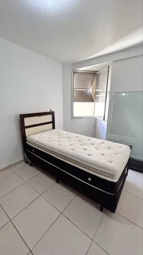 Cama e colchão solteiro