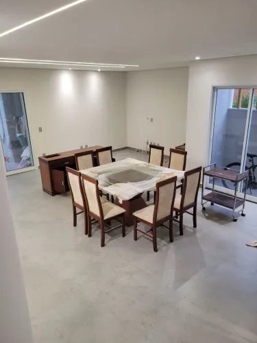 Mesa jantar com 8 cadeiras