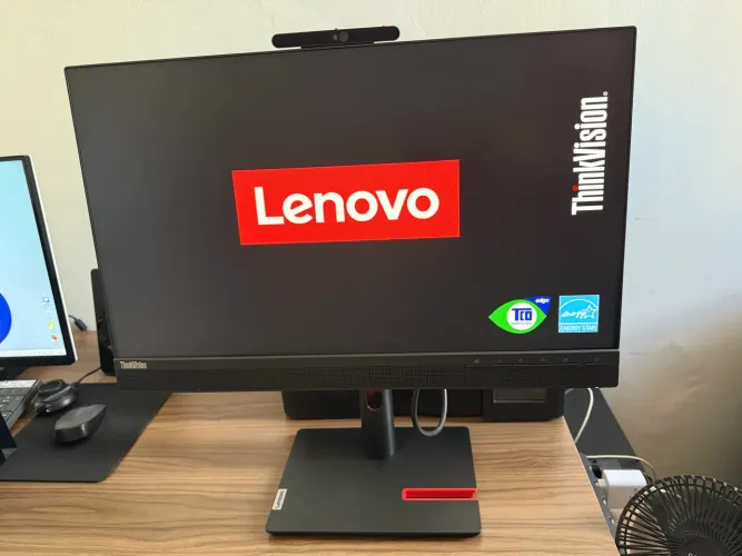 Monitor Lenovo 24 câmera e alto falantes