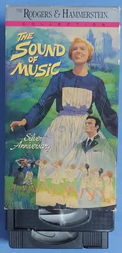 Filme " The Sound of Music " e/ou " O Garoto " em VHS  