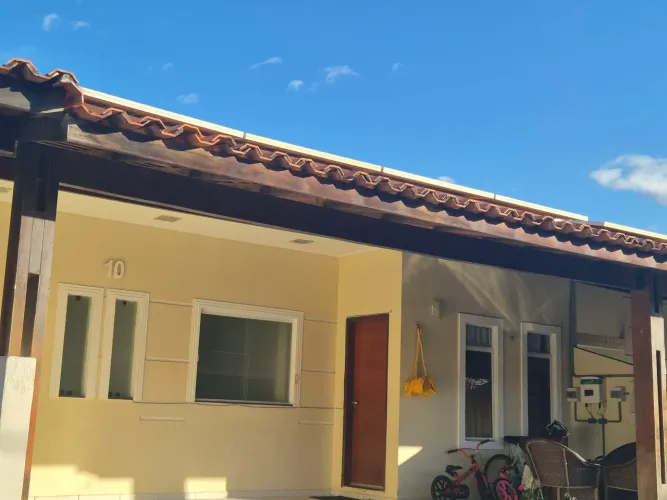 Alugo casa em Condomínio