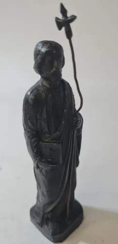 Pequena Escultura Sacra de Época em Metal Patinado - "São João Batista" (14 cm)Descrição:
