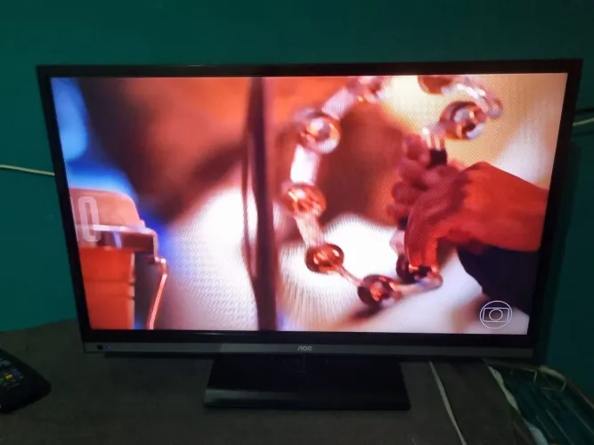 Tv 32 polegadas Aoc funcionando perfeitamente com controle remoto imagem perfeita e boni