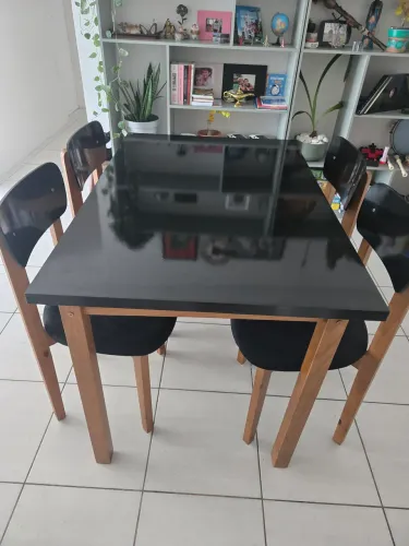 Mesa de jantar em madeira 1,20 x 80cm cadeiras com assento estofado