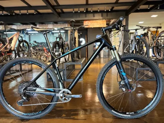 Bicicleta Seminova Focus Raven Max Carbono