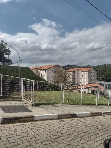 Aluga-se apartamento em condomínio fechado