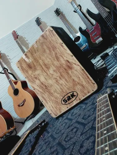 Cajón SRK eletroacústico perfeito