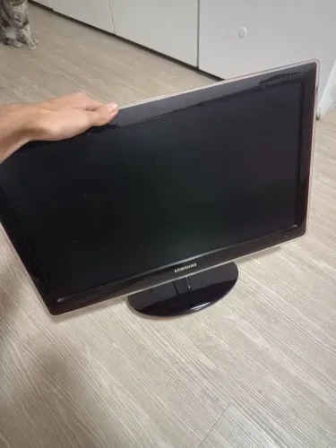 Monitor Samsung 24?, resolução Full HD (1920×1080)