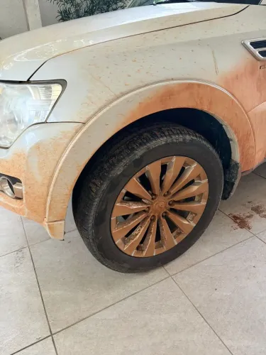 Jogo roda com pneus semi novos aro 20 Pajero Full