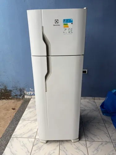 Geladeira Electrolux 260L usada
