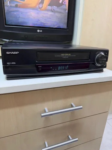 Videocassete Sharp VHS HQ 4 Head Mid-Drive - Funcionando Perfeitamente