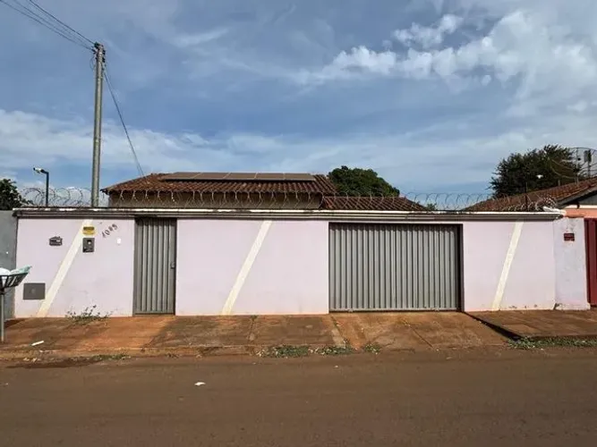 Casa com 2 Quarto(s) e 2 banheiro(s) para Alugar, 100 m² por R$ 2111 / Mês