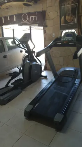 Esteira Profissional Johnson com Inclinação T8000