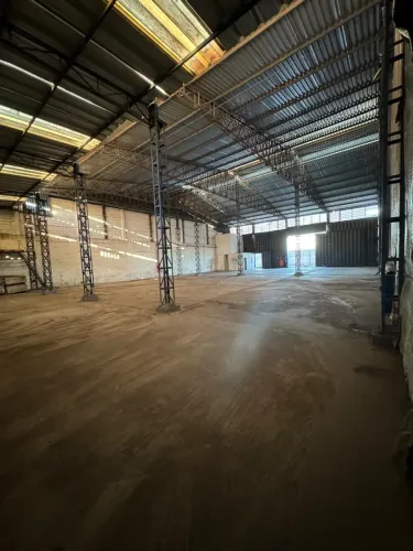 GALPÃO ALUGUEL LOCAÇÃO ALUGA-SE - 900m², com escritório, Serra