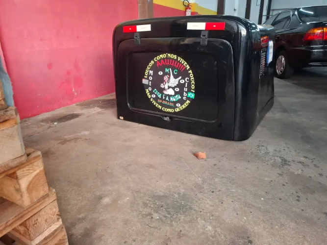 Capota de fibra cor preta