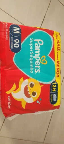 Fralda Pampers M com 90 unidades