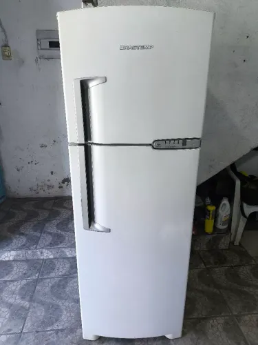 Vendo geladeira Frost Free Brastemp, funcionando perfeitamente com garantia