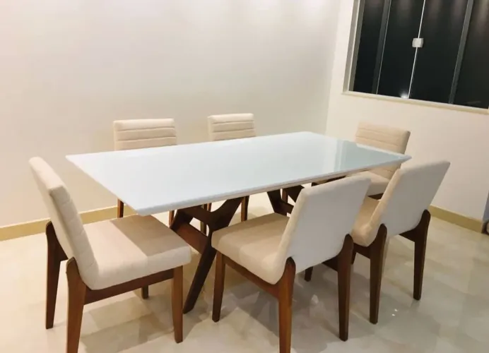 MESA DE JANTAR COM 6 CADEIRAS - ELEGÂNCIA E SOFISTICAÇÃO