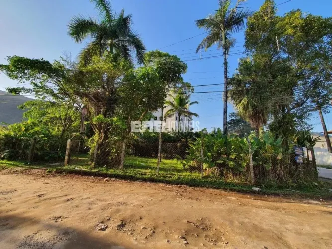 Excelente lote no Perequê-Açu, esquina