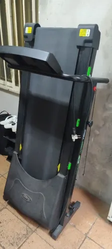 Vende-se esteira em bom estado.