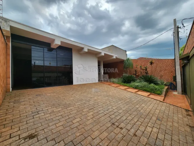 Excelente Casa Comercial para Locação - Vila Santa Cruz