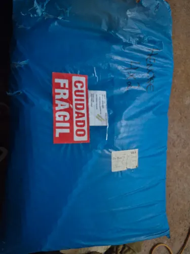 Vendo capa térmica 4x2 nunca usada $ 270,00 ( ficou pequena pra minha piscina)